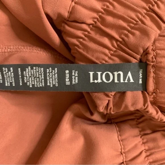 Vuori Womens athletic Dash shorts pockets S - Picture 3 of 8